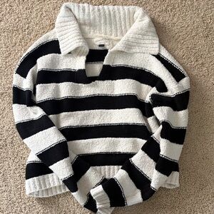 Universal Thread Black and White Striped V-Neck Sweater